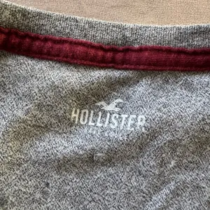 Hollister Basic V-Neck Tee thumbnail 3