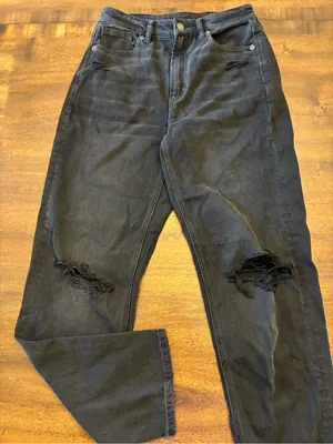 American Eagle Jeans 2 Mom Straight Jean Black Ripped Knees Distressed thumbnail 1