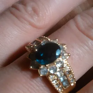 Simulated Emerald and White Crystal Gold Plate Ring (Size 10) thumbnail 4