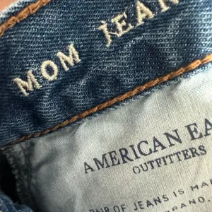 American Eagle Mom Jeans 2 X-Long Tall Blue High Rise Tapered Denim Premium thumbnail 5