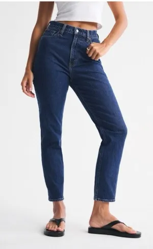 Abercrombie Curve Love Ultra High Rise Ankle Straight Jeans 26 Dark Wash thumbnail 1