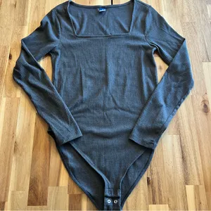Old Navy Ribbed Long Sleeve Bodysuit size medium thumbnail 1
