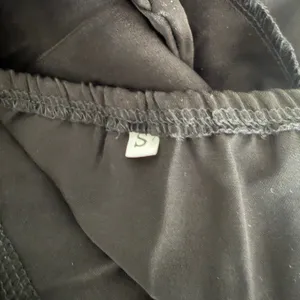 Black Satin Faux Pearl Halter Top Cropped Cowl Neck Evening Blouse Small Chic‎ thumbnail 6