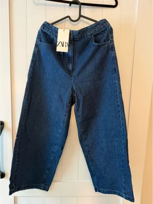 Classic Dark Wash High-Rise Relaxed Barrel Jeans thumbnail 2
