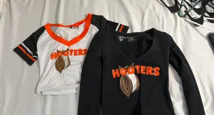 Hooters Uniform thumbnail 1