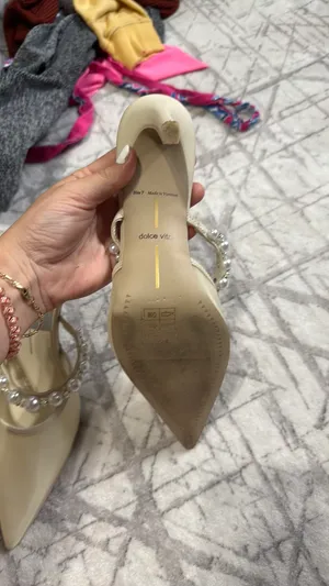 Cute beige and pearl bridal shoes thumbnail 2