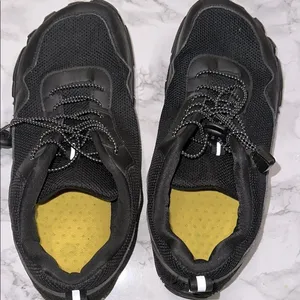 Black Athletic unisex Shoes size 42 US size 8 thumbnail 2