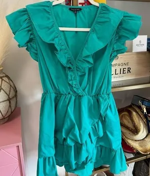 boutique dress!! Size M thumbnail 1