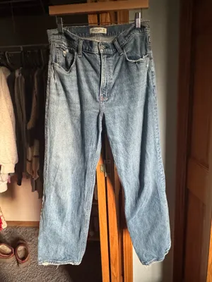 Abercrombie High Rise The 90s Relaxed Jeans thumbnail 1