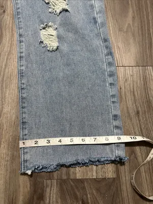 Women’s Straight-Leg Embroidered Light Blue Jeans thumbnail 10