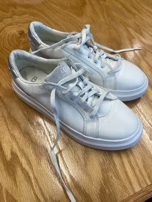 UGG Athletic Shoes Women's 7 White Leather Lace Up Round Toe Low Top Sneaker S20 thumbnail 1