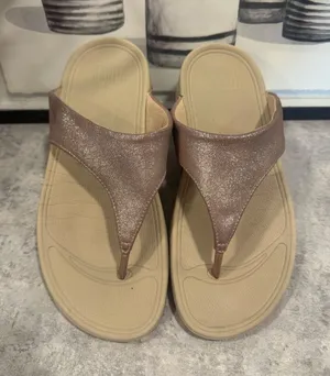 FitFlop Lulu model in a shiny rose gold finish. Size 6 thumbnail 1