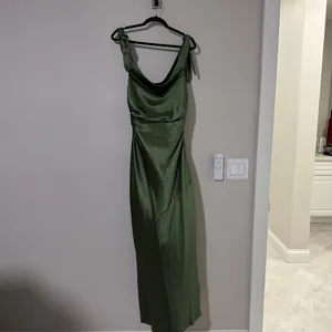 Petal & Pup Selma Off Shoulder Olive Dress Size M thumbnail 4