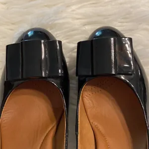 Clarks Artisan Shoes size 8.5 patend leather with bow color black thumbnail 9
