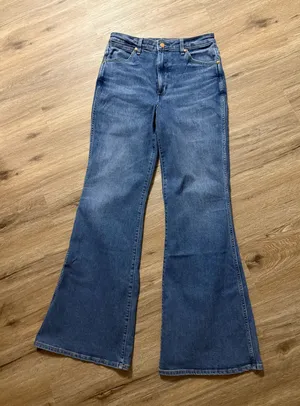 Wrangler Wanderer High-Rise Flare thumbnail 1