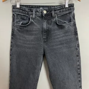 Zara Jeans Women Faded Black Size 4 High‎ Rise Denim Straight Slim Fit Classic thumbnail 4