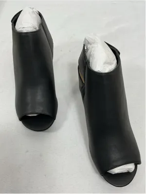 Womans New In Box City Classified Harlyn Peep Toe Sling Back Booties 8 Black thumbnail 2