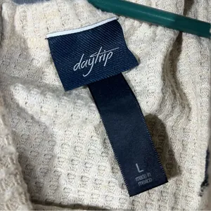 Daytrip Beige and Black Paisley Sleeve Top thumbnail 2