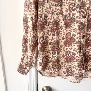 Liz Sport Beige Red Paisley Wester Snap Button Vintage Collared Shirt Medium thumbnail 3