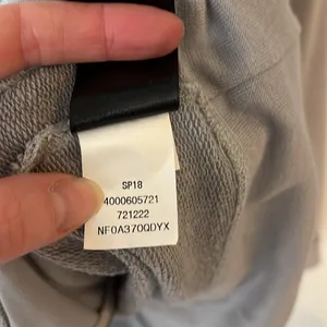 The North Face Size Large Women’s Full Zip Grey Hoodie thumbnail 6