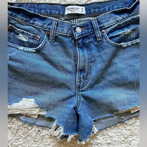 Denim‎ Shorts The Boyfriend Mid rise NWOT thumbnail 3