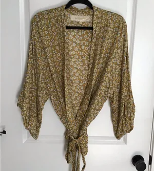 JENS PIRATE BOOTY $132 Crowne Yellow Floral Kimono Jacket Top Size P Small thumbnail 1