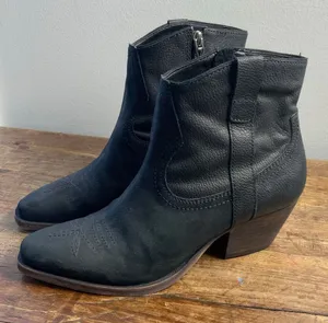 Dolce‎ Vita Black Booties size 8.5 thumbnail 1