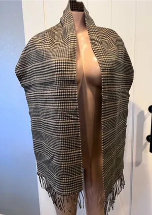 Classic Houndstooth Fringe Shawl Scarf 100% cashmere made in Scotland Neutral thumbnail 1