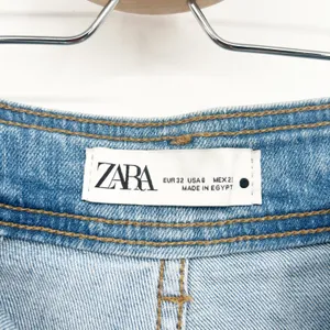 Zara Womens Medium‎ Wash High Rise Raw Hem Baggy Wide Leg Barrel Jeans Size 0 thumbnail 5