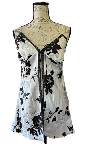 Victoria's Secret 2013 White Satin Black Lace Tie Front Babydoll Slip Medium thumbnail 1