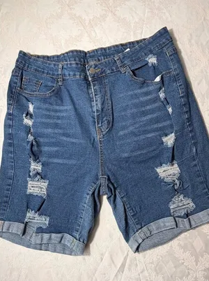 Short. Women's thumbnail 1