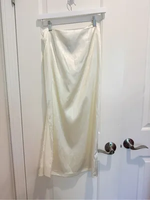 DANAE x NA-KD NWT Side Slit Satin Skirt in Light Beige Midi size‎ 38 Minimalist thumbnail 4