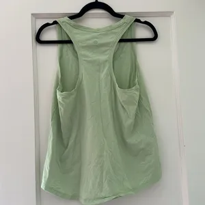 Lululemon Tanktop size 8 pistachio green thumbnail 3