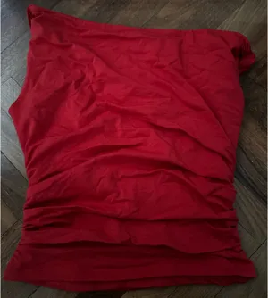 NWOT Abercrombie Asymmetrical Twist Top in Red thumbnail 1