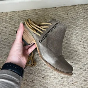 Freebird By Steven Jojo Leather Booties in Stone Color Lace Back Women’s Size 9 thumbnail 8