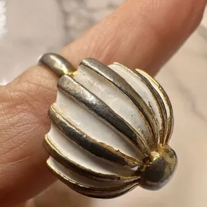Cream/gold tone vintage cocktail ring thumbnail 4