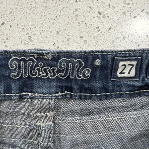 Miss Me Size 27 Boyfriend Shorts Mid Rise Cuff Stretch Rhinestone Stud Pockets thumbnail 4