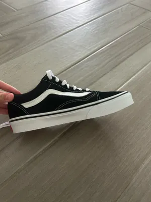 Black and white vans thumbnail 6