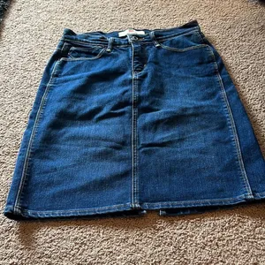 Levi’s perfectly slimming jean‎ skirt 27 thumbnail 3