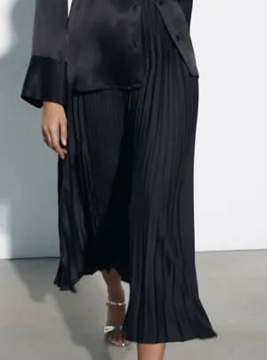 NWT Zara black satin pleated midi skirt. Size Large thumbnail 5