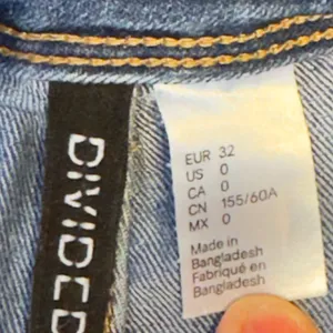 20 | Divided Boho Blue Denim Skinny Overalls Side Zip‎ Raw Hem Womens Size 0 thumbnail 6