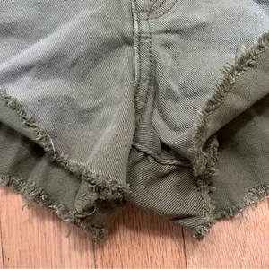 NWT Free People Army Green Denim Jean Distressed Hot Pants/ Shorts Size 26 thumbnail 11