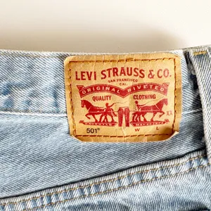 Levi's Womens 501 High‎ Rise Light Wash Button Fly Cut Off Denim Jean Shorts 27 thumbnail 5