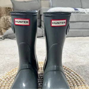Hunter Women’s Original Rain Boots Short Gloss Outdoor in Graphite Gray 6 thumbnail 9