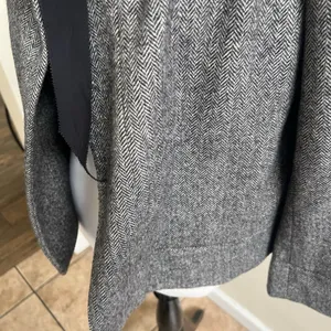 J Crew SZ 4 Women’s Cheshire Ruffle Tie Neck Jacket in Black/White Herringbone thumbnail 7