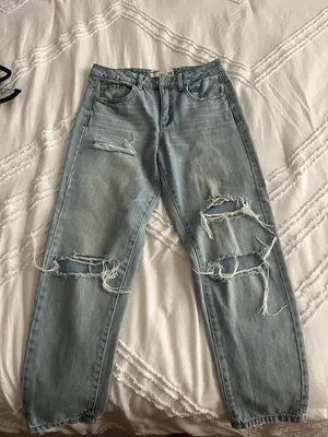 High Rise Light Wash Mom Jean Size 2 thumbnail 1