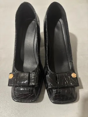 🖤 Classic Black Patent Heels – Croc Texture Size 36 thumbnail 1