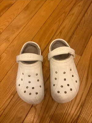 CROCS Women's Size 7 White Fuzz Lined Clog Shoes thumbnail 4