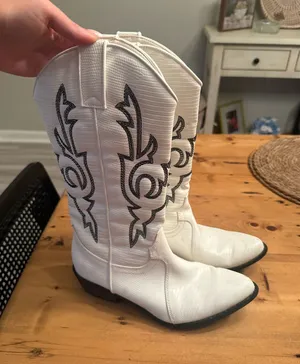 White Cowgirl Boots Size 6.5 thumbnail 1