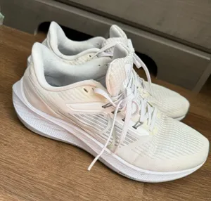 Nike Air Zoom Pegasus 39 White Running Shoes women’s Size 9.5 thumbnail 1